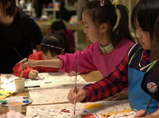 爱画宝贝——专为3-14岁儿童开设专业美术课程