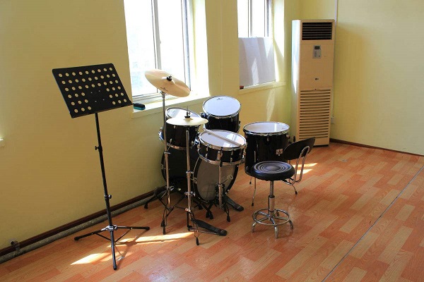 金鼓棒爵士鼓校——用专业的技术演示和培训模式