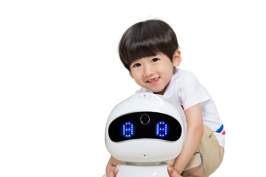 嘟嘟儿童机器人——陪伴孩子，智能教学，还能同步教材教育。