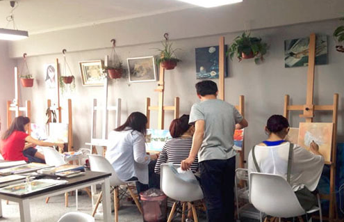 米罗画室——以家庭式风格装修，干净整洁，宽敞明亮