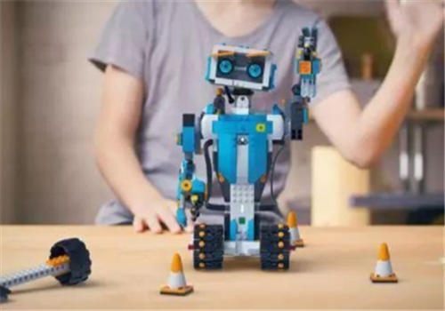爱码客机器人——以机器人编程和3D创客设计为特色