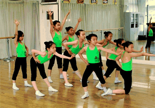 舞蕾舞蹈——定期进行对所有专职老师1-12级考核