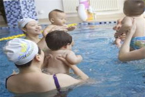 优瑞宝宝游泳馆——让婴儿游泳早教走进每个家庭，让您的宝宝健康成长