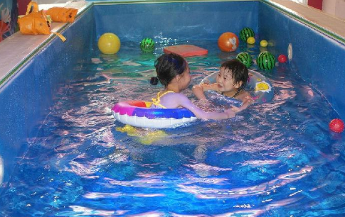 香港KAYI婴儿游泳馆——更符合家长的要求，让宝宝在欢乐的畅游当中进行学习