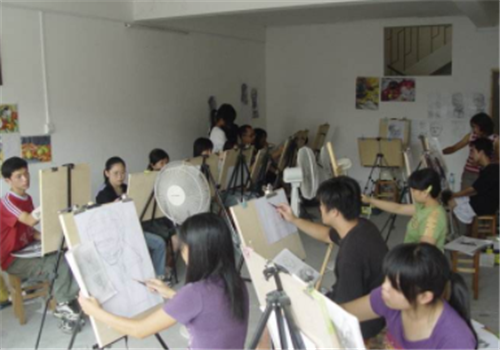 七彩堂画室——按照孩子年龄定制课程