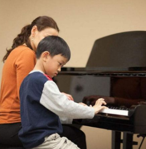 艾希贝尔钢琴——专注3—12岁幼儿钢琴启蒙教育，致力于打造6—8年幼儿钢琴教育系统