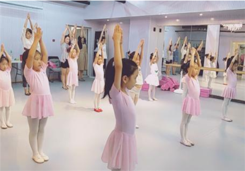175舞蹈培训中心——优秀的师资团队和高水准的教学质量