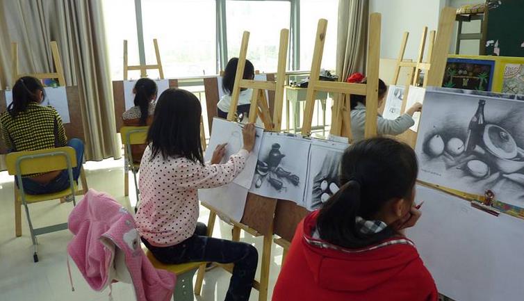 知行美术——常年开设成人油画班，也有针对成人的铅笔画课程