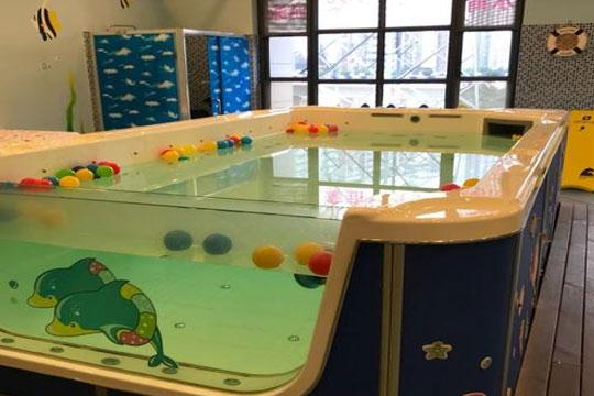 章鱼堡水育体验馆——根据婴幼儿的身心发展状态，优先提出“黄金18分钟游”的科学理念