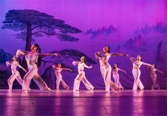 风之舞舞蹈艺术培训中心——采用专业的训练方法，融合启发、寓教于乐式的训练模式