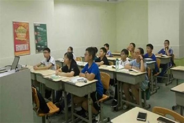 上海优子培训——众多知名院校的学生们，学习氛围浓厚，校风良好