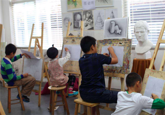 美蓝迪儿童美术学社——尊重孩子天性;鼓励孩子想象;激励孩子创造;挖掘孩子潜能