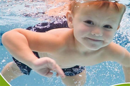 智恩宝贝婴儿游泳馆——量身定制专属您自己的婴儿游泳馆！
