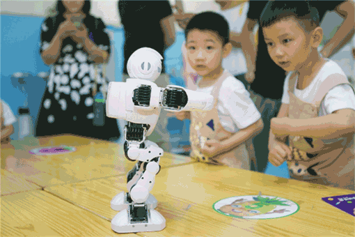 艾科瑞特机器人教育——全国最早以乐高教育套装为平台从事机器人科技教育