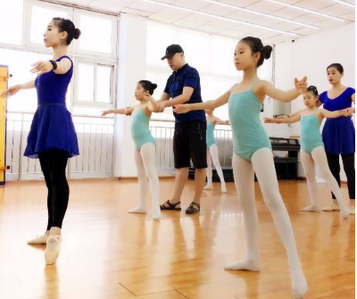 芭蕾娜国际教育——对音乐的理解，对节奏的把握，从而爱上舞蹈