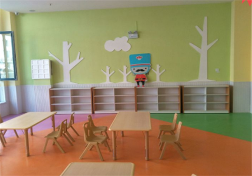 日新幼儿园——精心制作成长档案，定期开展活动