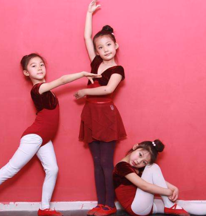 红舞鞋舞蹈——让每个孩子通过舞蹈提高自己的素质