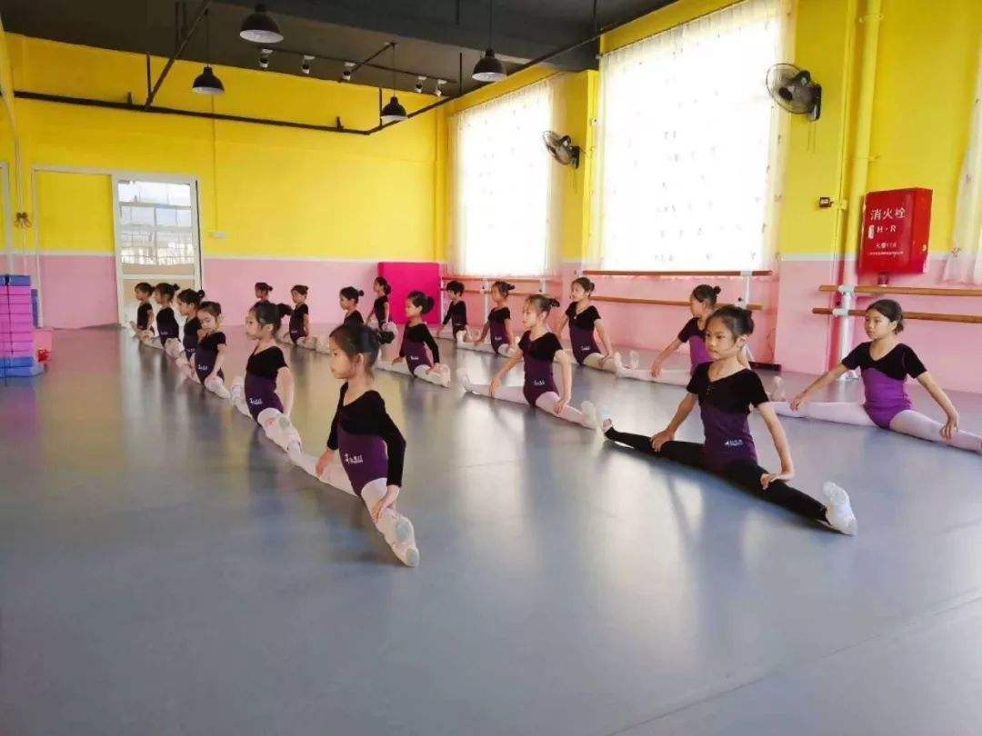 舞音艺术培训中心——培养出更多的舞蹈爱好者，以舞健身，以舞会友，以舞怡情