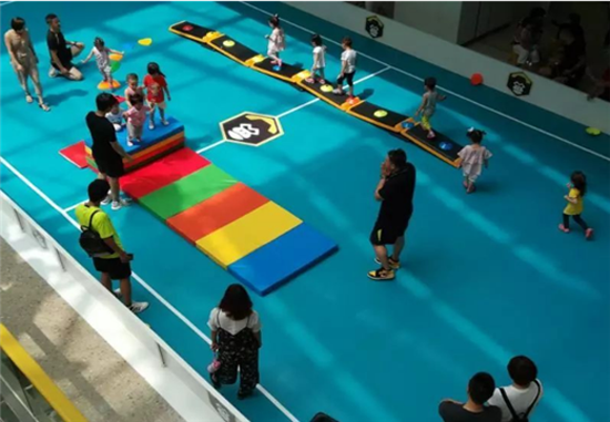 黑猩猩儿童运动馆加盟——儿童篮球、儿童跑酷、儿童攀岩、儿童旱地冰球