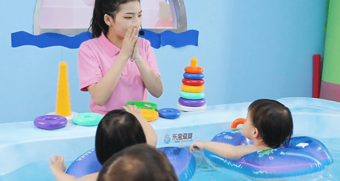 乐宝爱婴婴儿游泳馆——以水为载体，温和而自然的促进婴幼儿的全面发展