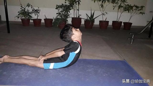 瑜伽让儿童增强记忆 调息提高智力/印度学校这样教学生练瑜伽