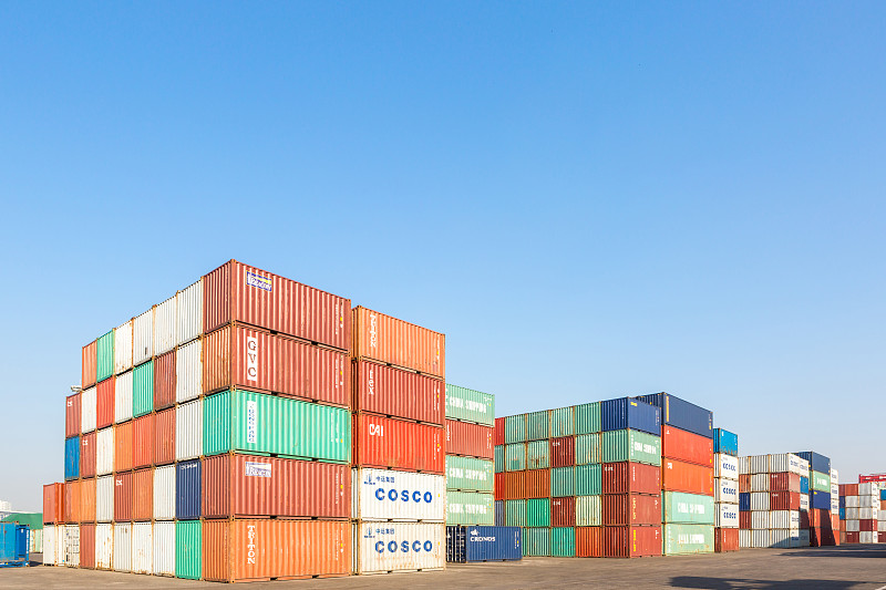 集装箱价格计算与省钱技巧：让大伙的货物不再“虚胖”