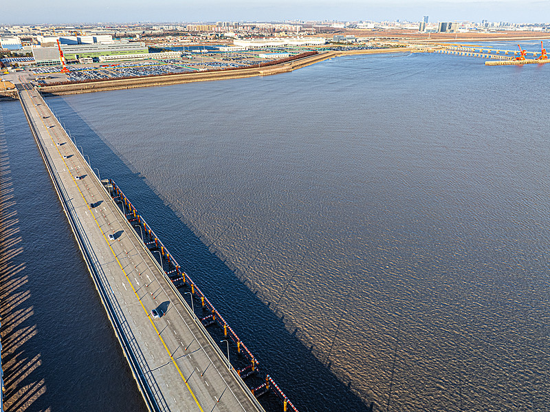 浙江杭州到俄罗斯圣彼得堡超大件拆卸空运