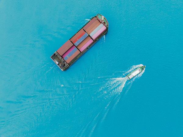 中国广东广州到美国芝加哥客机腹舱带货