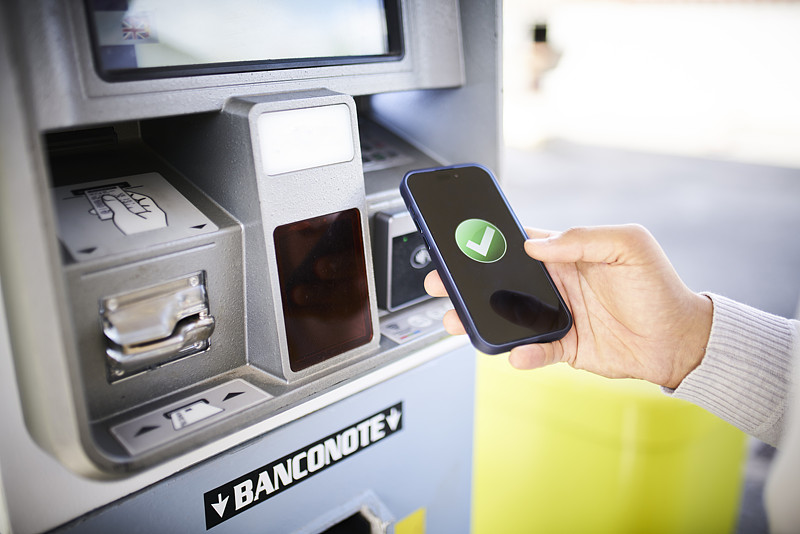 浙江宁波到英国伦敦客机腹舱带货