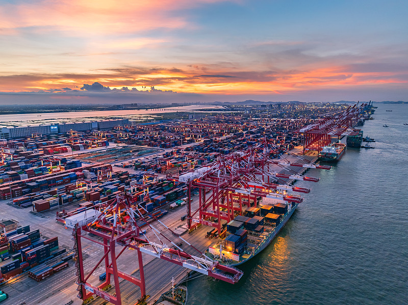 中国广州到美国纽约客机腹舱带货