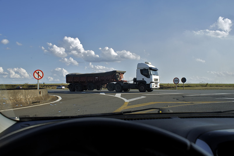 经过中国长沙将中药粉邮寄到美国恩格尔伍德