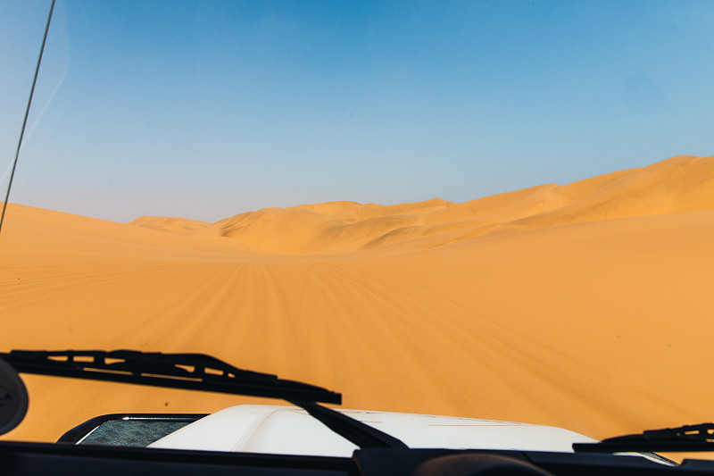 基于中国东莞将烟弹邮寄到利奥尼亚(Leonia)