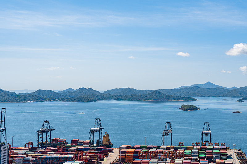 擦窗机器人借助广东佛山跨国货运运到印度孟买