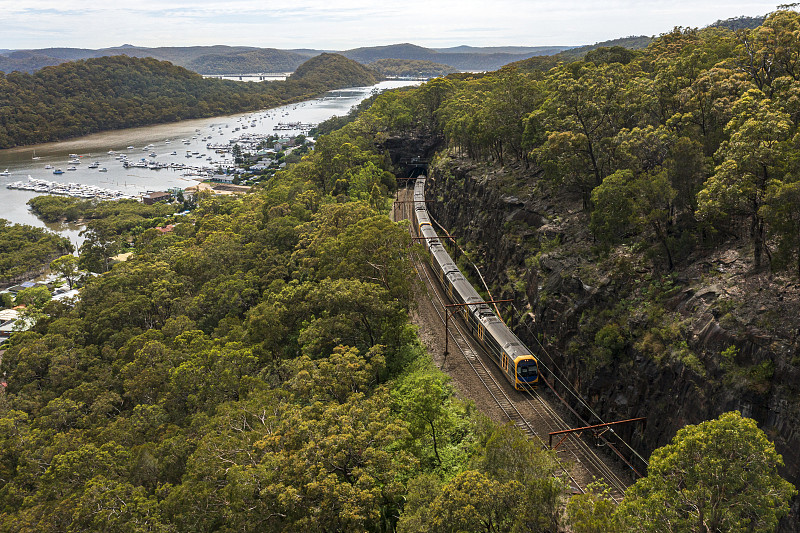 半导体器件经深圳跨国货运抵达布朗斯维尔(Brownsville)