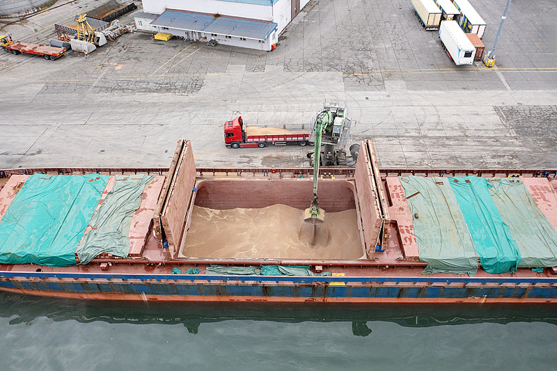 灯具借用广东深圳国际运输完整送达印度尼西亚雅加达 灯具借用广东深圳国际运输完整送达印度尼西亚雅加达