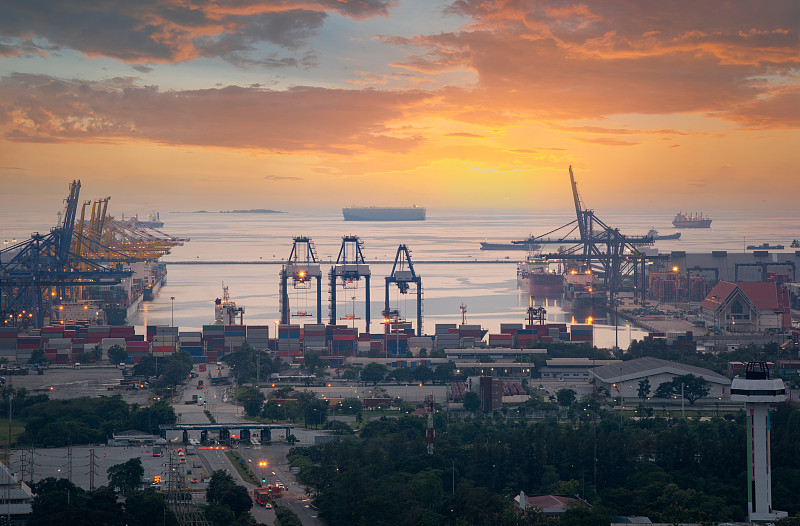 消防水龙带箱运用广东广州全球物流运送至英国伦敦