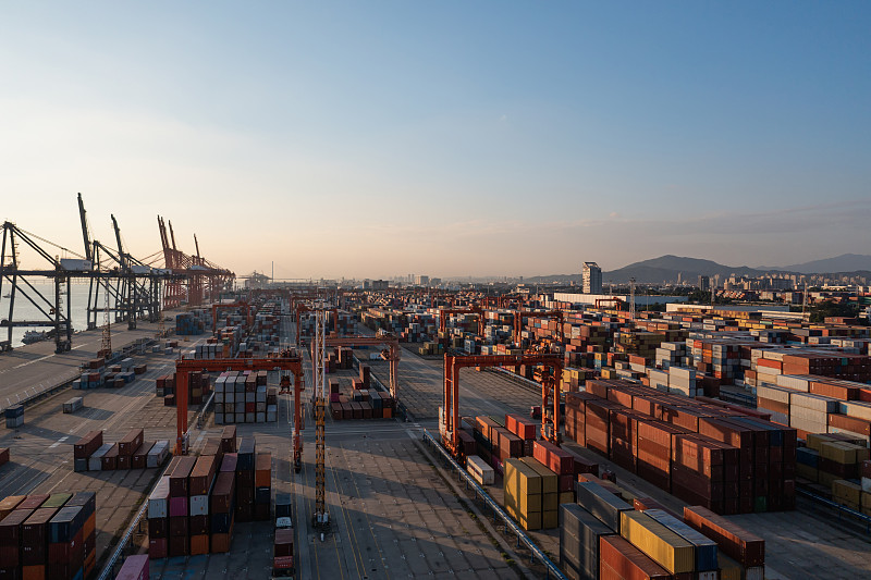 飞机用木材采取福建厦门国际快递送抵英国伦敦