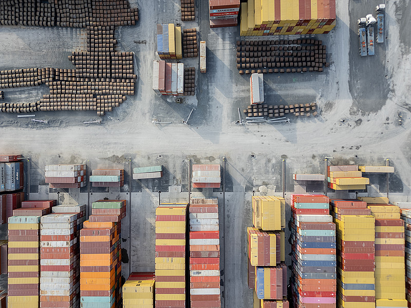 欧松板使用中国天津国际物流抵达法国勒阿弗尔