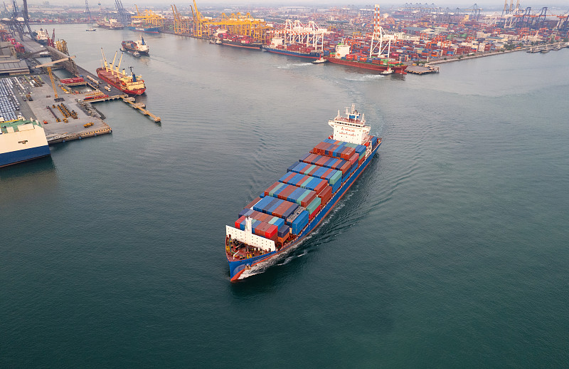 石油钻探钢管经过中国上海外贸物流运到墨西哥曼萨尼约