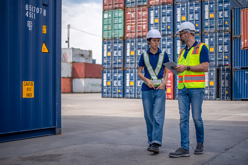 调料架经广东广州跨境物流准时送达德国汉堡