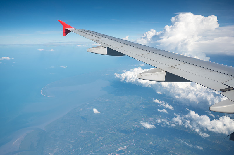 通过中国上海把精油邮寄到美国拉雷多(Laredo)