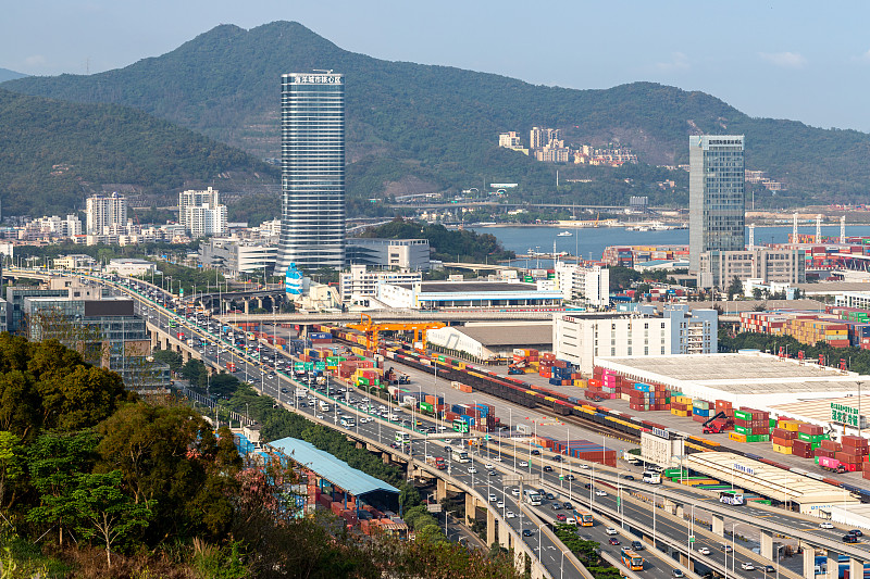 土石料江苏连云港环球货运抵达越南胡志明市