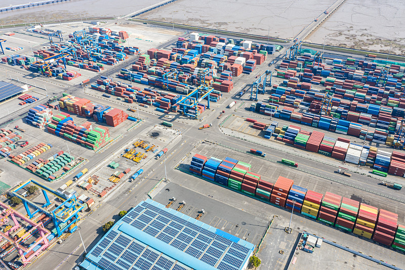 塑料制品经过中国大连跨境物流配送到查尔斯顿