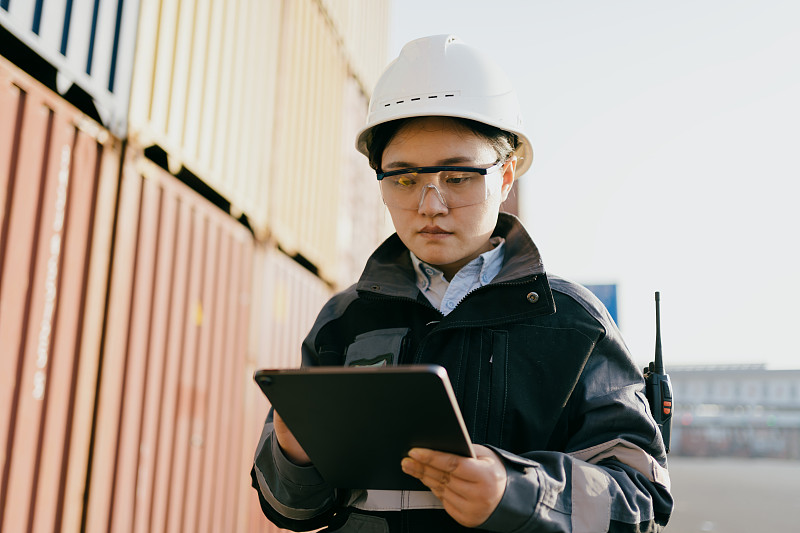 机械设备选用浙江金华市环球货运配送至新加坡