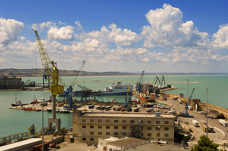 灯具选用新疆乌鲁木齐外贸物流递送到韩国首尔