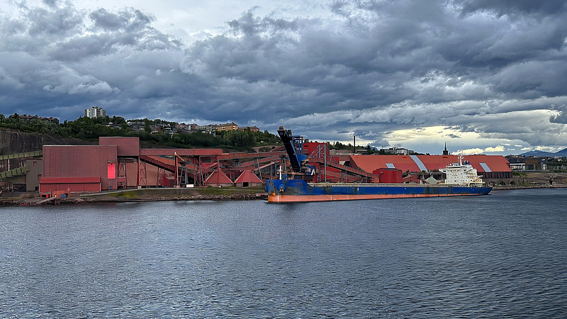 木制烟盒应用中国上海环球货运运送至意大利热那亚
