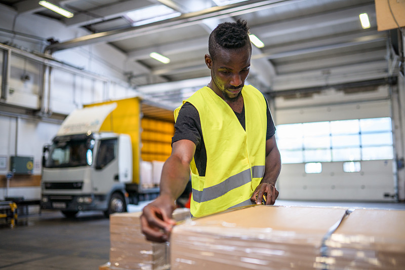 工业报警器借用广东深圳国际物流派送到俄罗斯莫斯科