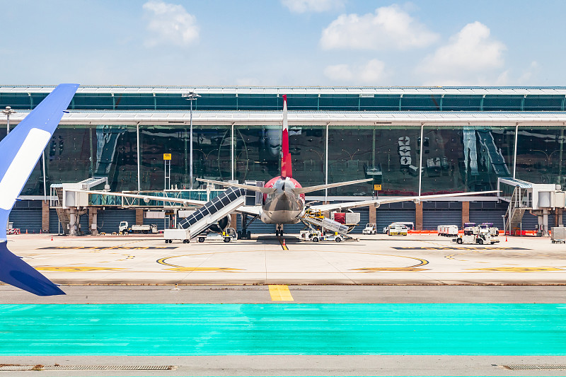 通过中国西安将行李箱寄到美国路易斯维尔(Louisville)
