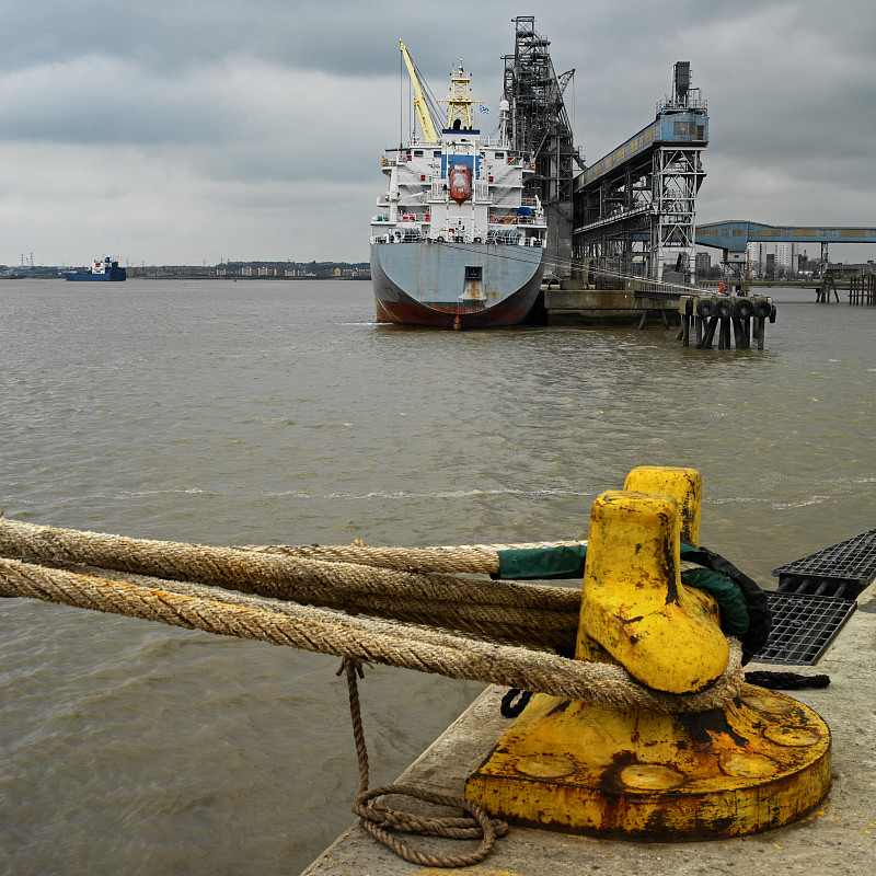 镀铝板经过黑龙江哈尔滨外贸物流快速送达英国伦敦