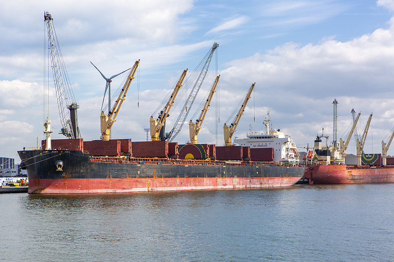 经过中国深圳把危险品寄到美国费城